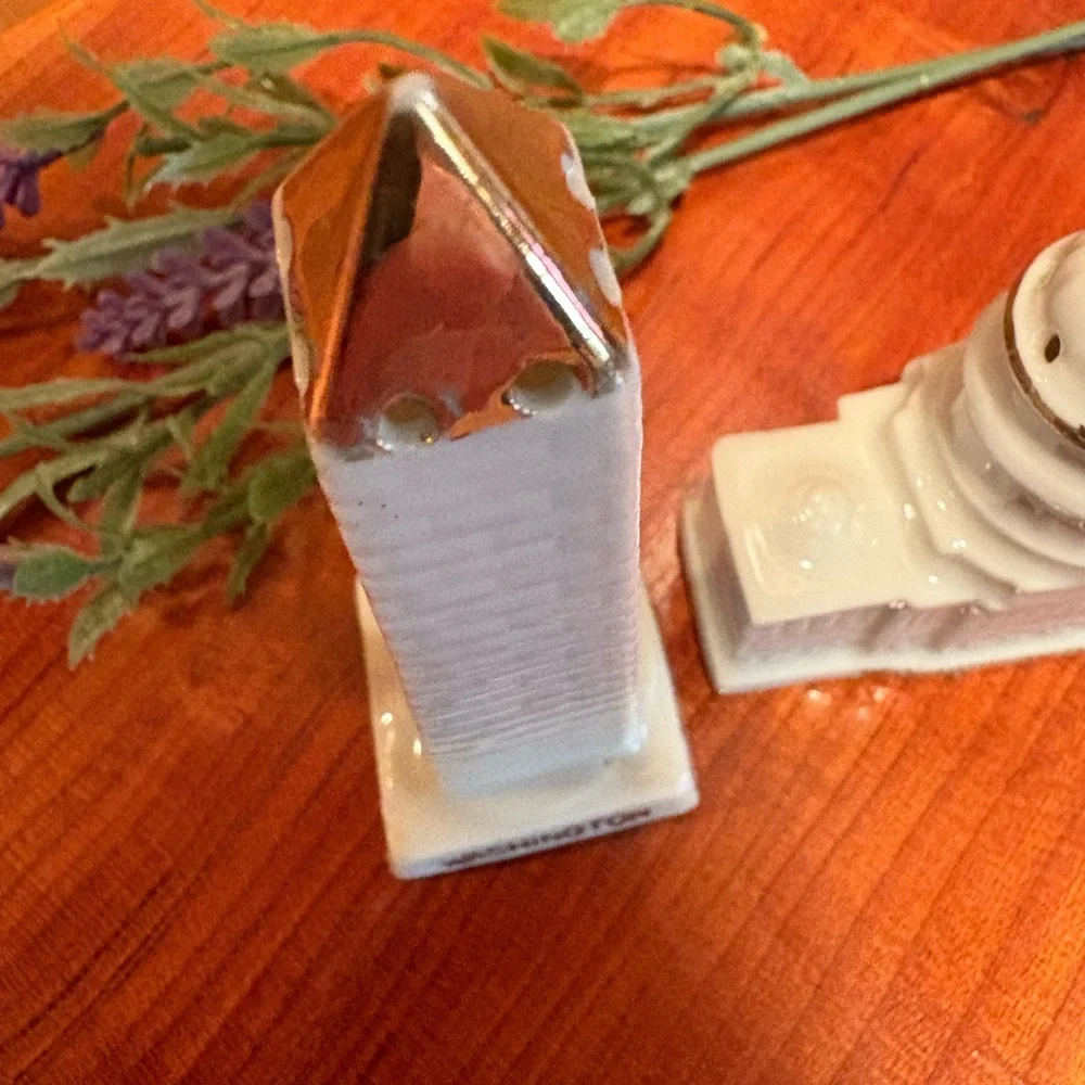 vintage salt & pepper shaker set Washington Monument and U.S. Capital porcelain